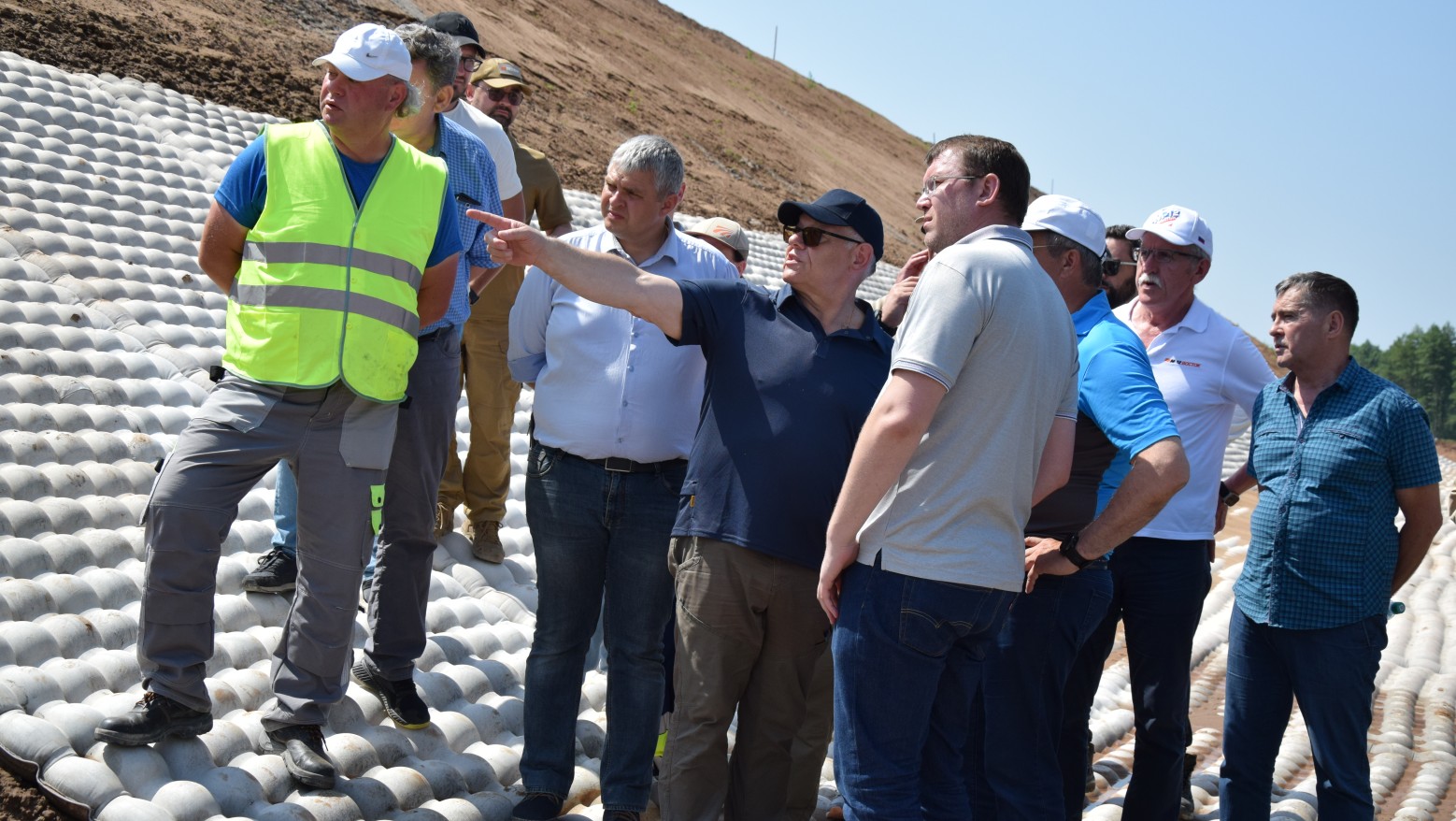 Председатель правления ГК «Автодор» проинспектировал ход строительства продолжения скоростной дороги М-12 «Восток» - слайд 2