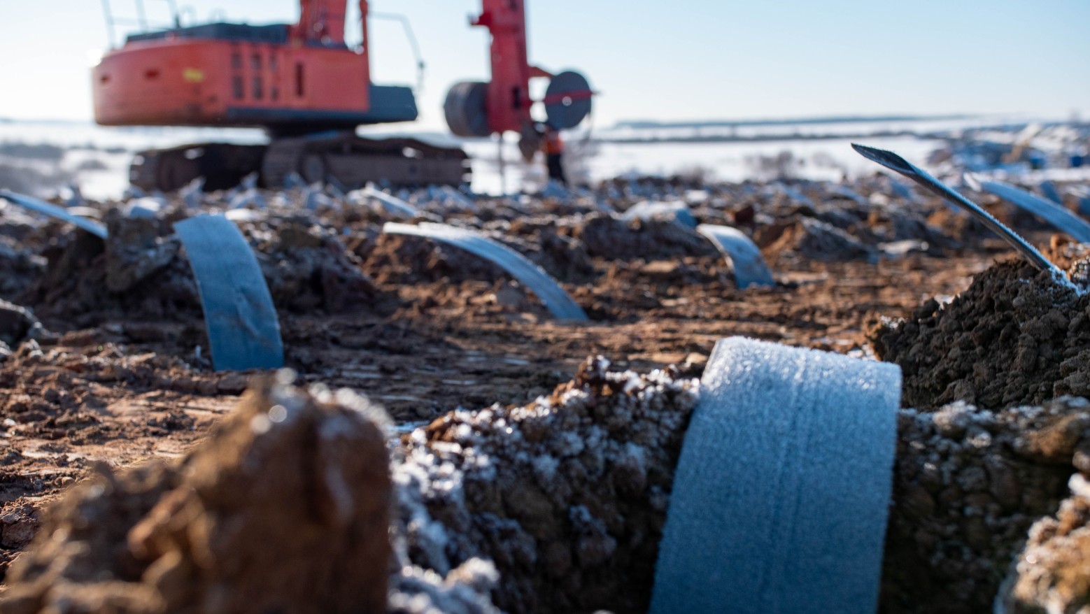 В Башкирии для ускорения естественной осадки насыпи используются геодрены - слайд 2