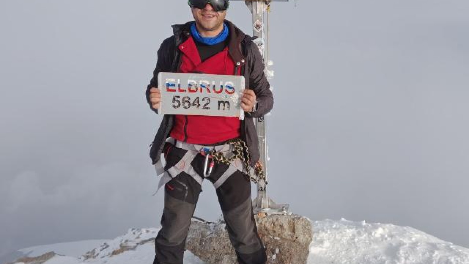 Флаг СК «Автодор» на высоте 5642 метра над уровнем моря! - слайд 1