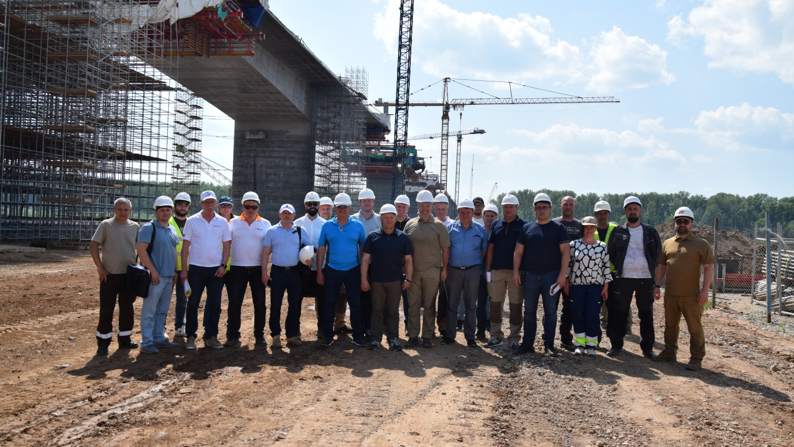 Председатель правления ГК «Автодор» проинспектировал ход строительства продолжения скоростной дороги М-12 «Восток» - слайд 1