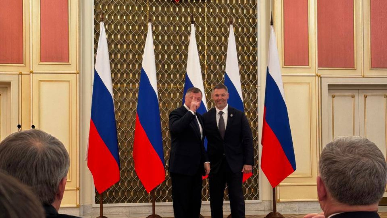 Марат Хуснуллин вручил государственную награду гендиректору СК «Автодор» - фото 2