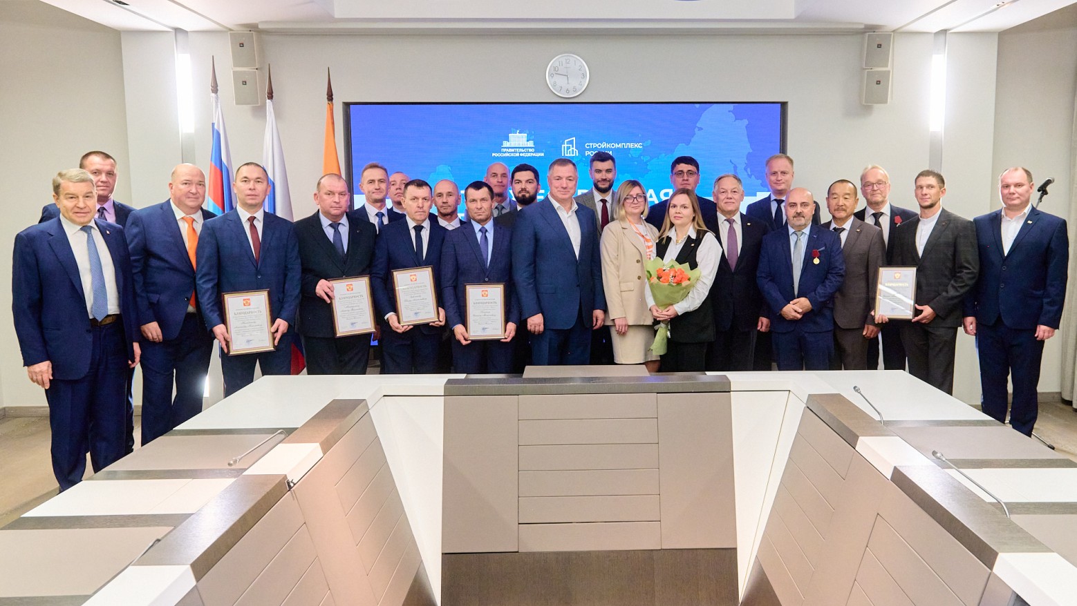 Сотрудники СК "Автодор" получили федеральные награды из рук заместителя председателя правительства РФ Марата Хуснуллина