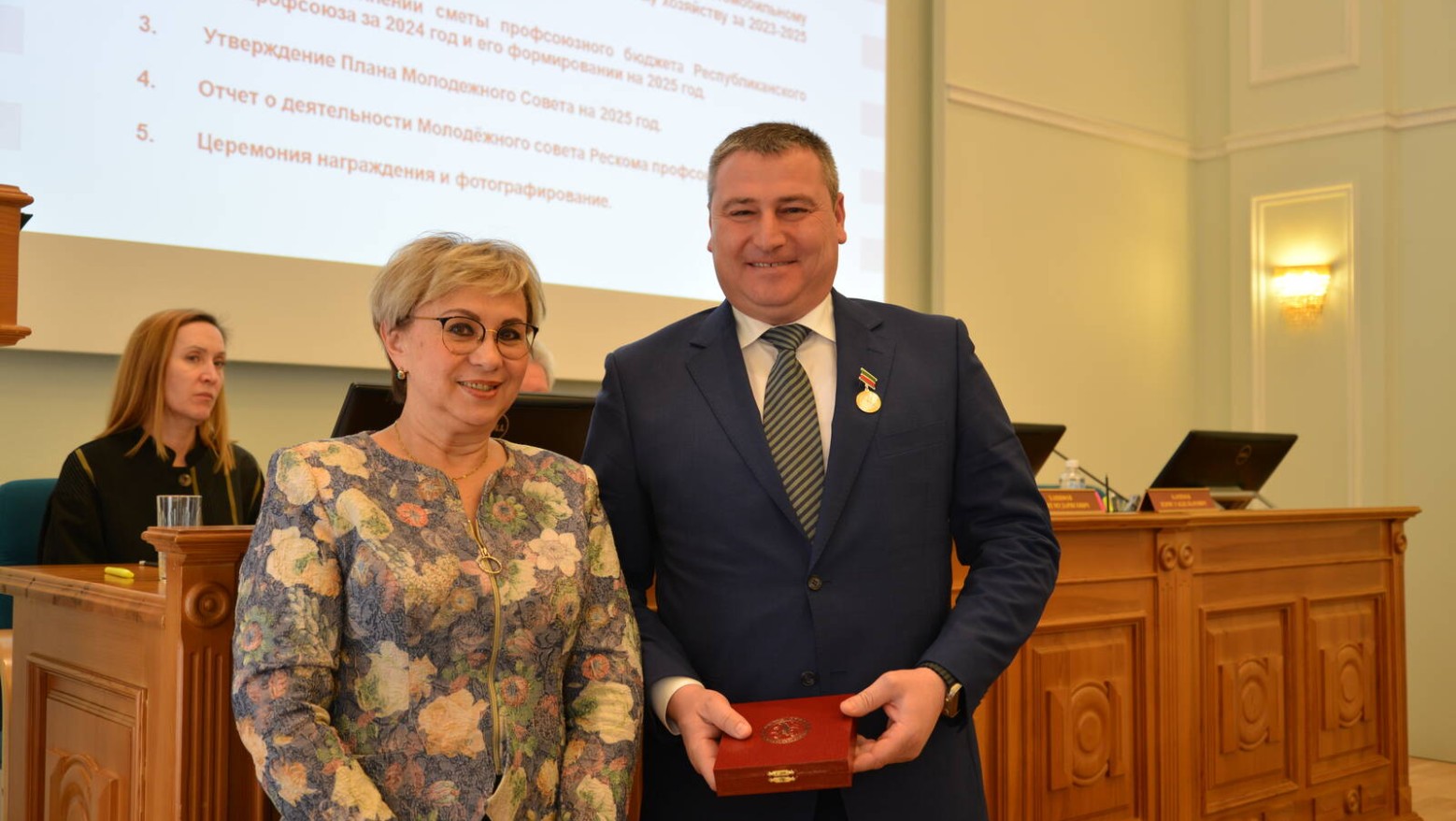 Сотрудникам СК «Автодор» вручили государственные награды - слайд 1