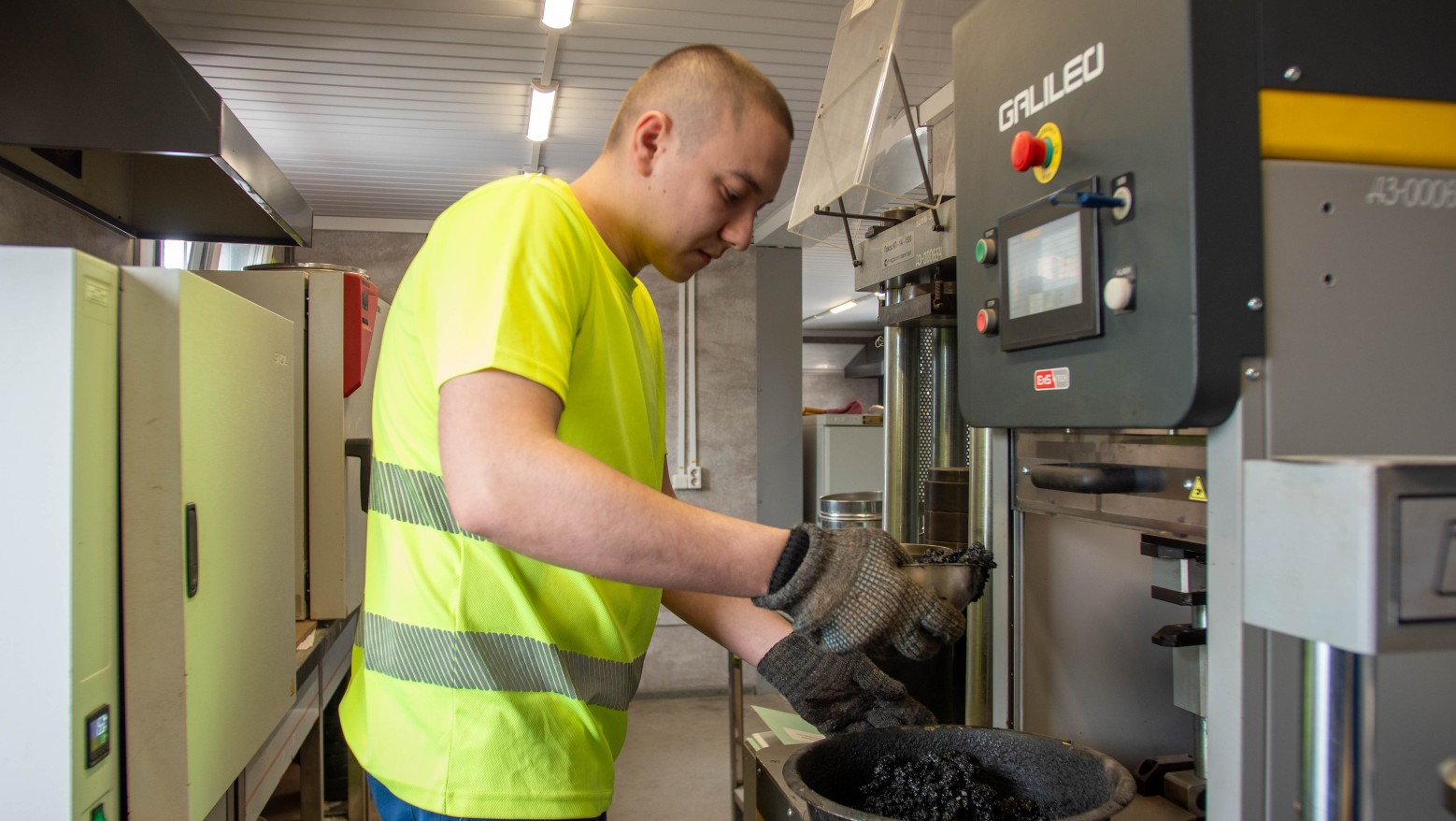 На 1 этапе «Дюртюли-Ачит» начались испытания асфальтобетонной смеси - слайд 4