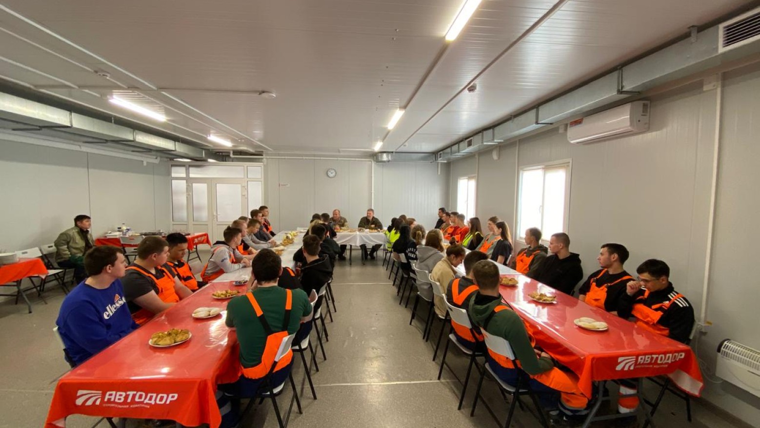 «Вам крупно повезло» - генеральный директор СК «Автодор» встретился со студентами - слайд 1